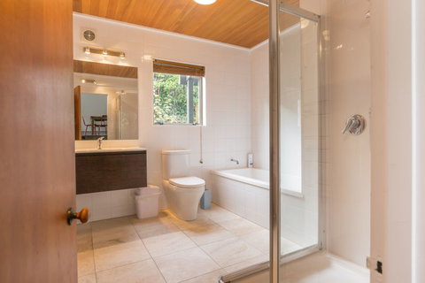 Central Southern Lakes - Queenstown Holiday Home - Accommodation New Zealand 9