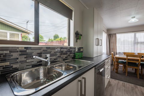 Beez Kneez Retreat - Accommodation New Zealand 0