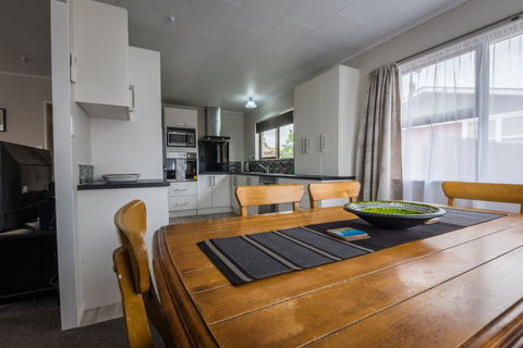 Beez Kneez Retreat - Accommodation New Zealand 2