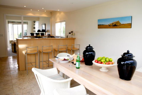 Emerald Cottage By The Beach - Accommodation New Zealand 0