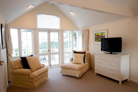 Emerald Cottage By The Beach - Accommodation New Zealand 3