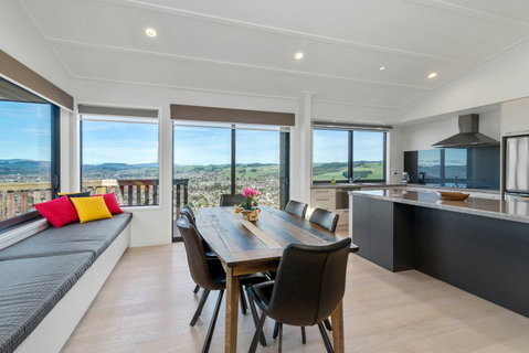 The Lookout Retreat - Accommodation New Zealand 3