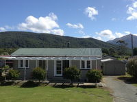 Classic Cottage - Budget Doubtful Sound Accommodation