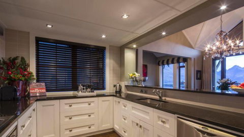 Bach At The Bay - Accommodation New Zealand 3