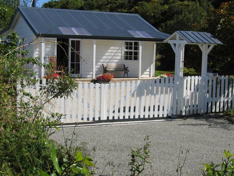 Koru Cottage - Accommodation New Zealand 0