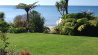 Adrift in Golden Bay - Beachfront Studio