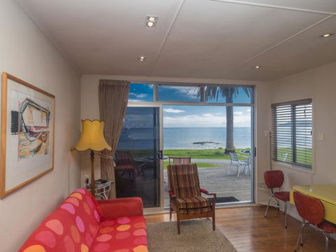 Golden Sand Beachfront Accommodation - Accommodation New Zealand 1