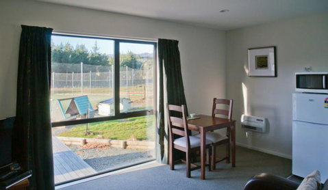 Oak Tree Cottage - Accommodation New Zealand 0