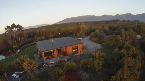 Ferry Man's Cottage - Accommodation New Zealand 2