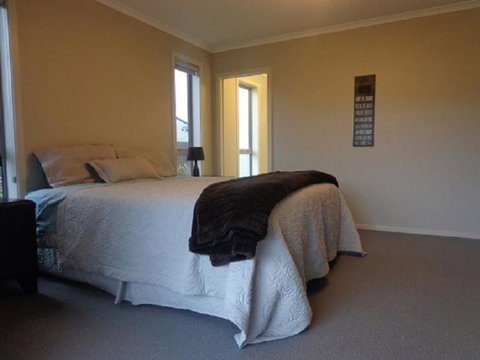 Fiordland Holiday Houses - Accommodation New Zealand 14