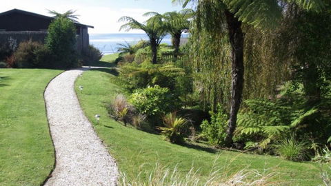 Adrift In Golden Bay - Beachfront Cottages - Accommodation New Zealand 4