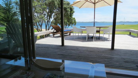 Tapeka Del Mar Beachfront Holiday Home - Accommodation New Zealand 3