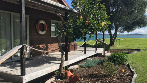 Tapeka Del Mar Beachfront Holiday Home - Accommodation New Zealand 8