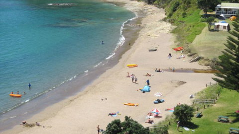 Tapeka Del Mar Beachfront Holiday Home - Accommodation New Zealand 15