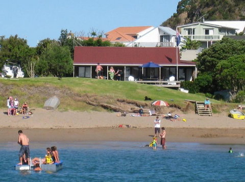 Tapeka Del Mar Beachfront Holiday Home - Accommodation New Zealand 23