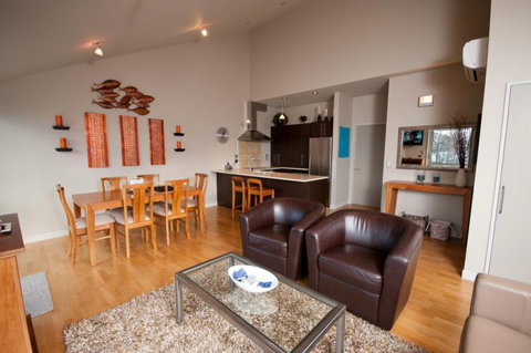 GUM LANE - Accommodation New Zealand 2
