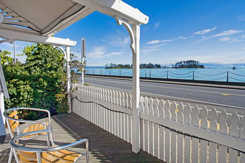 Captain's Cottage - Nelson Waterfront Character Cottage - Accommodation New Zealand 4