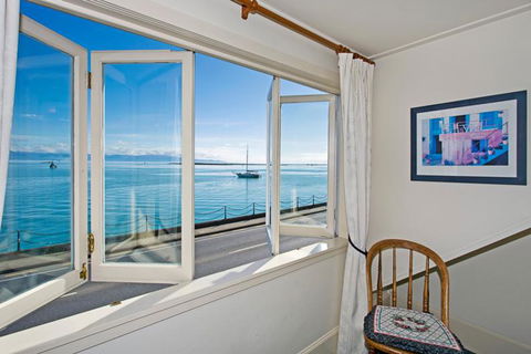 Captain's Cottage - Nelson Waterfront Character Cottage - Accommodation New Zealand 10