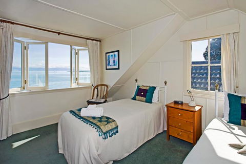 Captain's Cottage - Nelson Waterfront Character Cottage - Accommodation New Zealand 11