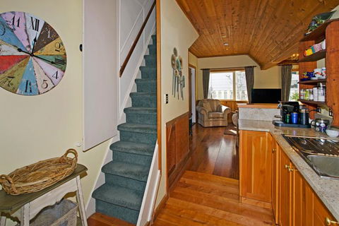 Captain's Cottage - Nelson Waterfront Character Cottage - Accommodation New Zealand 15