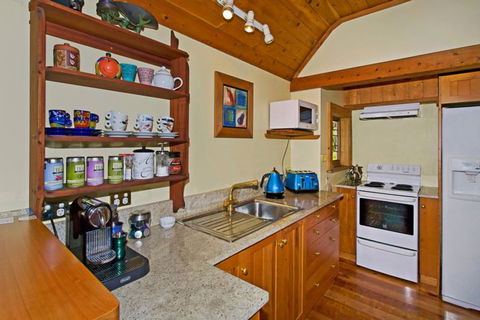 Captain's Cottage - Nelson Waterfront Character Cottage - Accommodation New Zealand 16