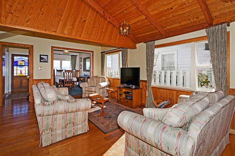 Captain's Cottage - Nelson Waterfront Character Cottage - Accommodation New Zealand 20