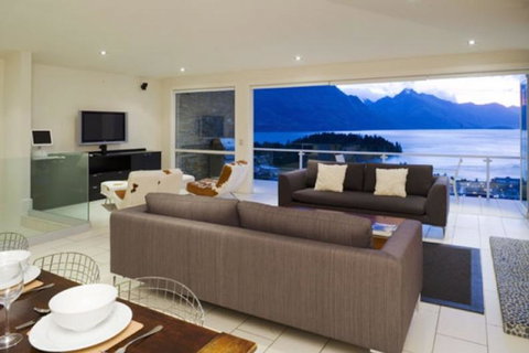 Stunning Queenstown - Accommodation New Zealand 3