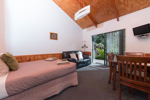 Kauri Coast TOP 10 Holiday Park - Accommodation New Zealand 1