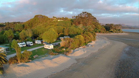 Golden Bay Kiwi Holiday Park - Accommodation New Zealand 1