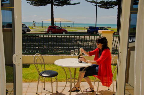 Beachfront Motel - Accommodation New Zealand 1
