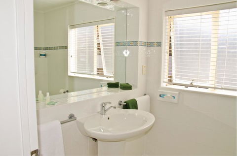 Beachfront Motel - Accommodation New Zealand 3