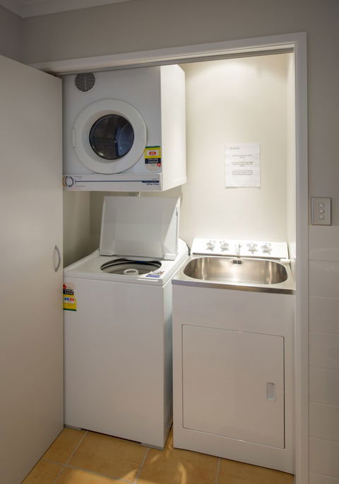 The Reef Beachfront Apartments - Accommodation New Zealand 3