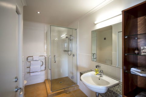 The Reef Beachfront Apartments - Accommodation New Zealand 4