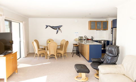 The Reef Beachfront Apartments - Accommodation New Zealand 7