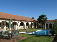 Captains Quarters Motor Inn