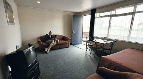 Ambassador Motor Inn - Accommodation New Zealand 2