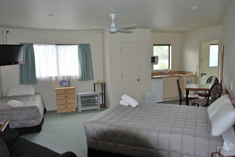 BK's Palm Court  - Accommodation New Zealand 5