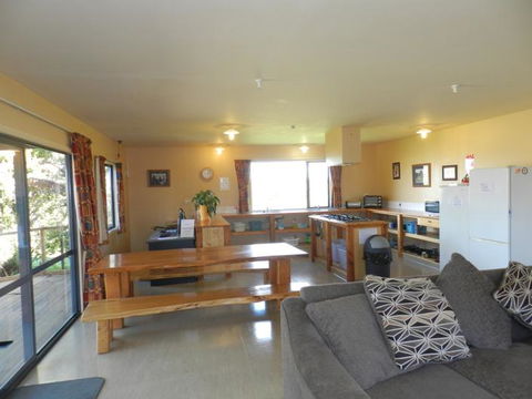 Laughing Kiwi Backpackers - Accommodation New Zealand 0