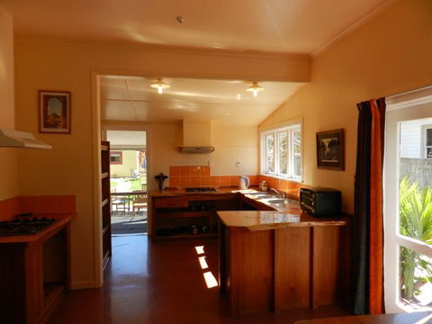 Laughing Kiwi Backpackers - Accommodation New Zealand 1