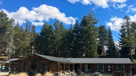 Lakefront Lodge Backpackers - Accommodation New Zealand 0