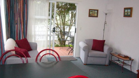 Ascot Lodge & Gallery - Accommodation New Zealand 0