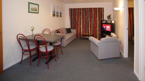 Ascot Lodge & Gallery - Accommodation New Zealand 5