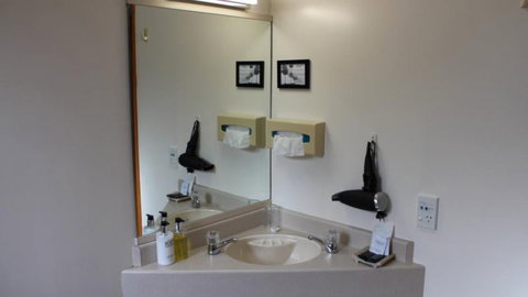 ASURE Ambassador Motor Lodge - Accommodation New Zealand 1