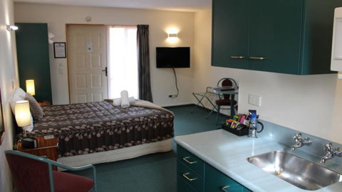 ASURE Ambassador Motor Lodge - Accommodation New Zealand 3