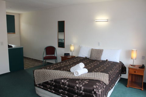 ASURE Ambassador Motor Lodge - Accommodation New Zealand 5