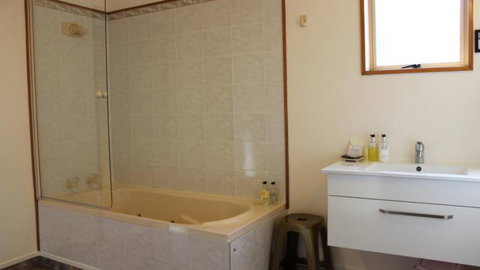 ASURE Ambassador Motor Lodge - Accommodation New Zealand 7