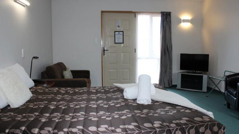 ASURE Ambassador Motor Lodge - Accommodation New Zealand 24
