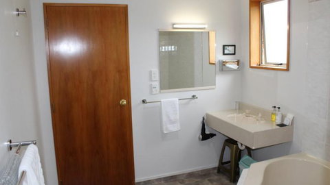 ASURE Ambassador Motor Lodge - Accommodation New Zealand 25