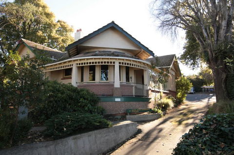 Manor House Backpackers - Accommodation New Zealand 0