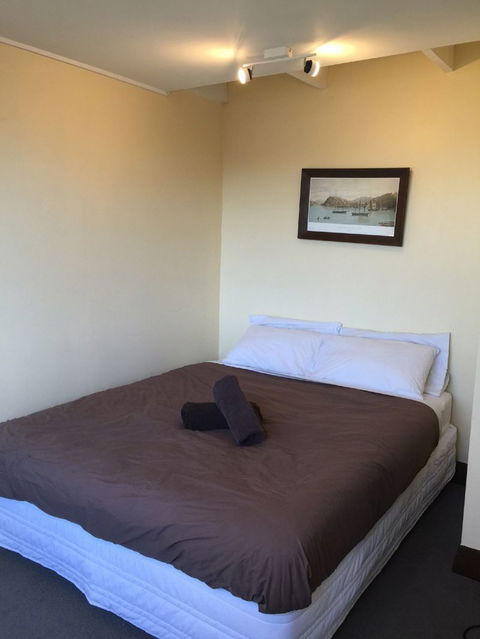 Manor House Backpackers - Accommodation New Zealand 1